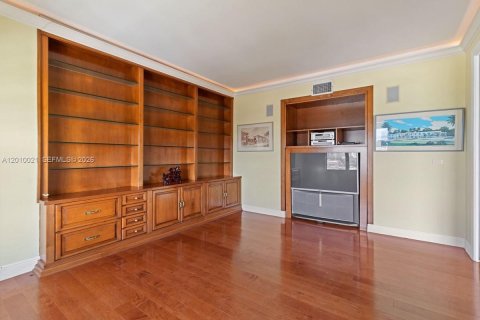 Купить кондоминиум в Майами, Флорида 2 спальни, 181.16м2, № 2076650 - фото 21