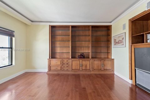 Купить кондоминиум в Майами, Флорида 2 спальни, 181.16м2, № 2076650 - фото 18