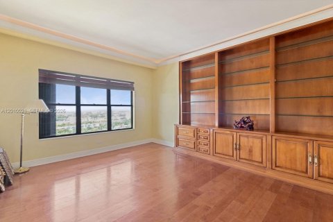 Купить кондоминиум в Майами, Флорида 2 спальни, 181.16м2, № 2076650 - фото 20