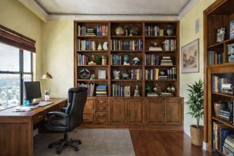 Купить кондоминиум в Майами, Флорида 2 спальни, 181.16м2, № 2076650 - фото 19