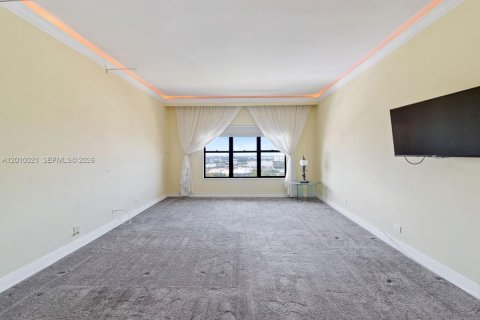 Купить кондоминиум в Майами, Флорида 2 спальни, 181.16м2, № 2076650 - фото 23