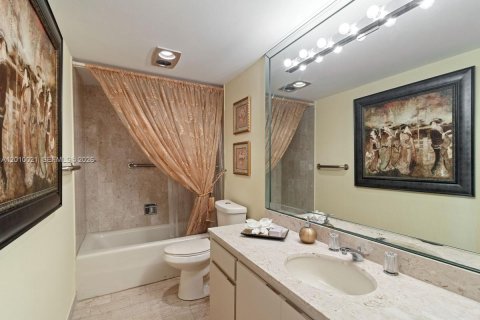 Купить кондоминиум в Майами, Флорида 2 спальни, 181.16м2, № 2076650 - фото 29