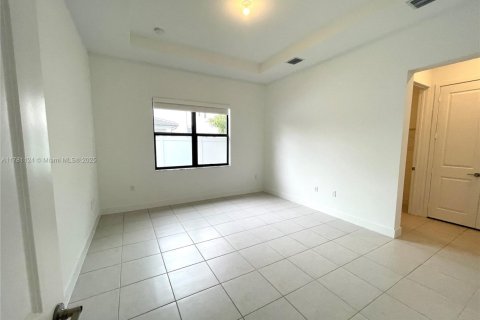 House in Miramar, Florida 3 bedrooms, 190.17 sq.m. № 1698622 - photo 11