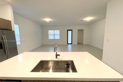 House in Miramar, Florida 3 bedrooms, 190.17 sq.m. № 1698622 - photo 30