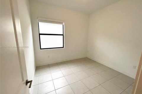House in Miramar, Florida 3 bedrooms, 190.17 sq.m. № 1698622 - photo 21