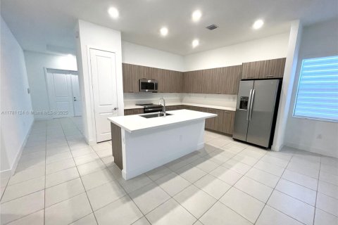 House in Miramar, Florida 3 bedrooms, 190.17 sq.m. № 1698622 - photo 3