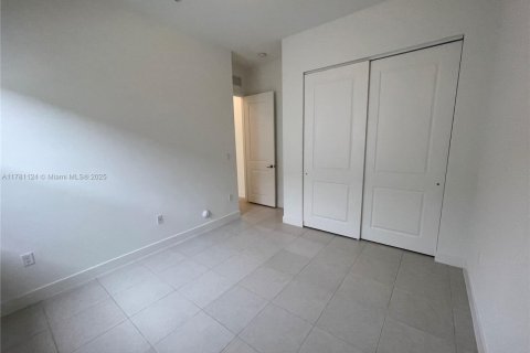 House in Miramar, Florida 3 bedrooms, 190.17 sq.m. № 1698622 - photo 19
