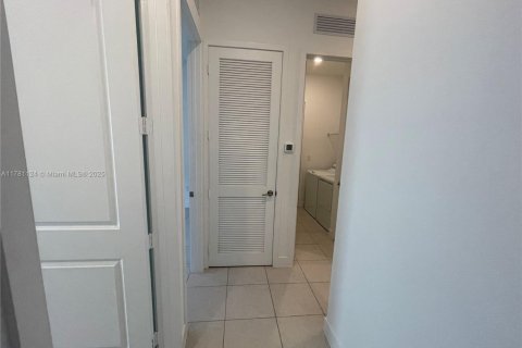 House in Miramar, Florida 3 bedrooms, 190.17 sq.m. № 1698622 - photo 28
