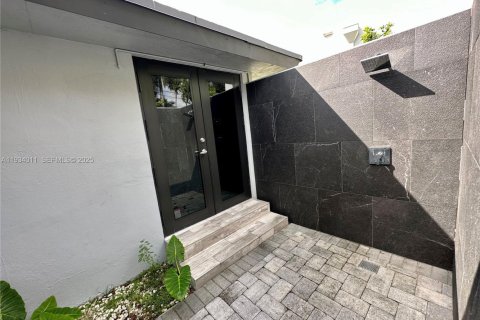 Купить виллу или дом в Уилтон-Мэнорс, Флорида 3 спальни, 123.1м2, № 2088625 - фото 12