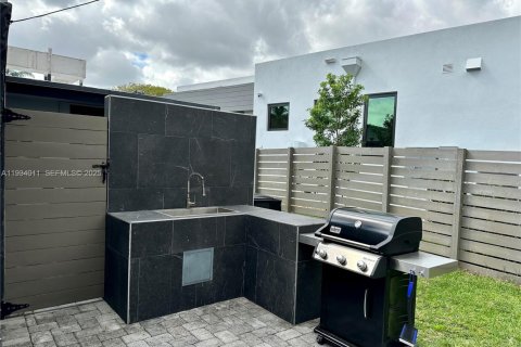 Купить виллу или дом в Уилтон-Мэнорс, Флорида 3 спальни, 123.1м2, № 2088625 - фото 10