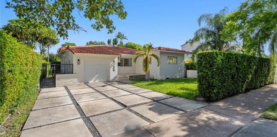 Дом в Корал-Гейблс, Флорида 3 спальни, 178.37м2 № 1944540