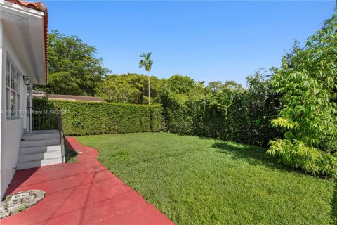 Снять в аренду виллу или дом в Корал-Гейблс, Флорида 3 спальни, 178.37м2, № 1944540 - фото 15