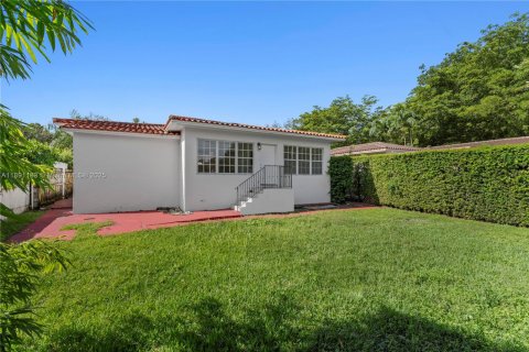 Снять в аренду виллу или дом в Корал-Гейблс, Флорида 3 спальни, 178.37м2, № 1944540 - фото 14