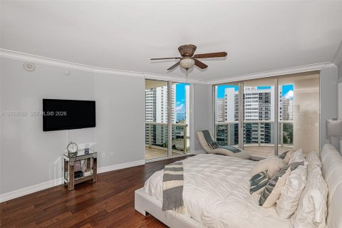 Condo in Hallandale Beach, Florida, 2 bedrooms  № 2145876 - photo 26