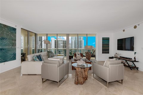 Condo in Hallandale Beach, Florida, 2 bedrooms  № 2145876 - photo 15