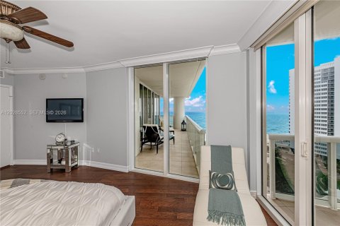 Condo in Hallandale Beach, Florida, 2 bedrooms  № 2145876 - photo 23