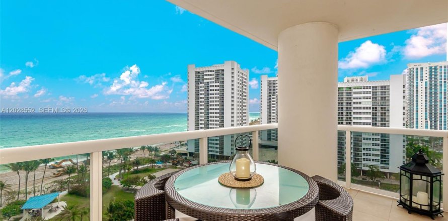 Condo in Hallandale Beach, Florida, 2 bedrooms  № 2145876