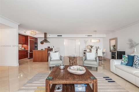 Condo in Hallandale Beach, Florida, 2 bedrooms  № 2145876 - photo 24