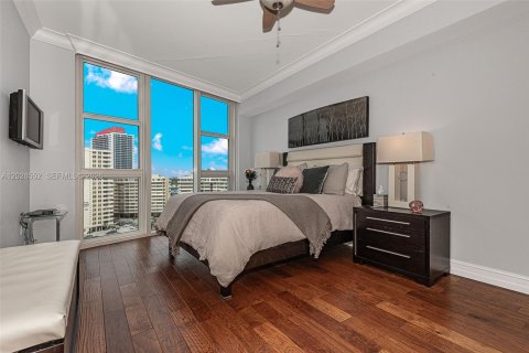 Condo in Hallandale Beach, Florida, 2 bedrooms  № 2145876 - photo 20