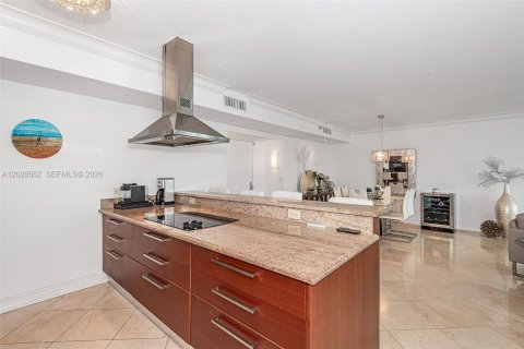 Condo in Hallandale Beach, Florida, 2 bedrooms  № 2145876 - photo 8