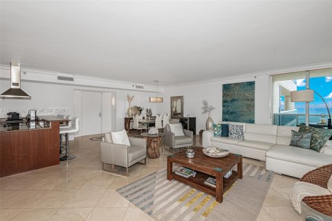 Condo in Hallandale Beach, Florida, 2 bedrooms  № 2145876 - photo 28