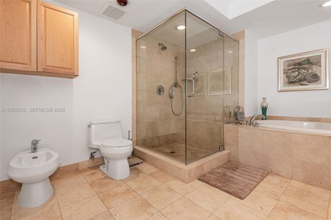 Condo in Hallandale Beach, Florida, 2 bedrooms  № 2145876 - photo 27
