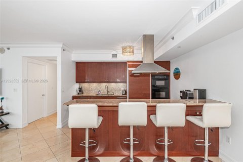 Condo in Hallandale Beach, Florida, 2 bedrooms  № 2145876 - photo 9