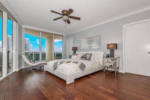Condo in Hallandale Beach, Florida, 2 bedrooms  № 2145876 - photo 25