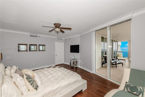 Condo in Hallandale Beach, Florida, 2 bedrooms  № 2145876 - photo 22