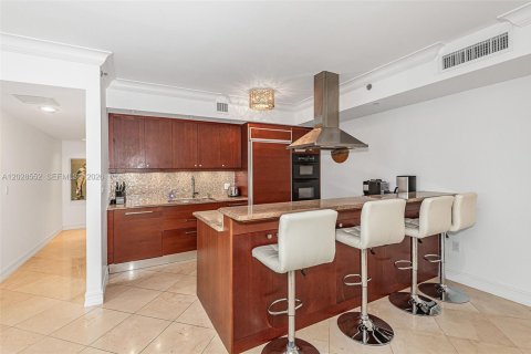 Condo in Hallandale Beach, Florida, 2 bedrooms  № 2145876 - photo 6