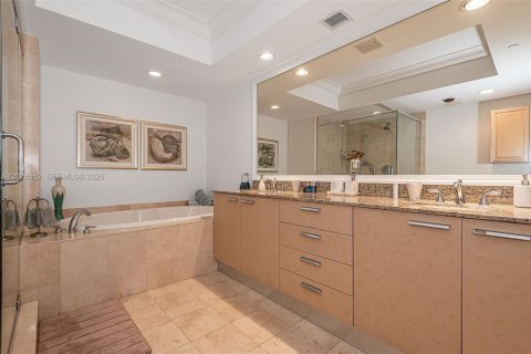 Condo in Hallandale Beach, Florida, 2 bedrooms  № 2145876 - photo 19