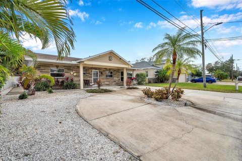 Villa ou maison à vendre à Palm Harbor, Floride: 4 chambres, 194.54 m2 № 2417002 - photo 6