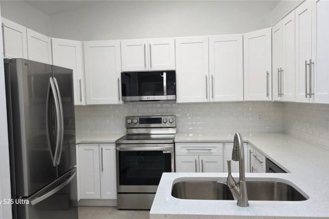 Снять в аренду квартиру в Брейдентон, Флорида 2 спальни, 108.23м2, № 1798212 - фото 3