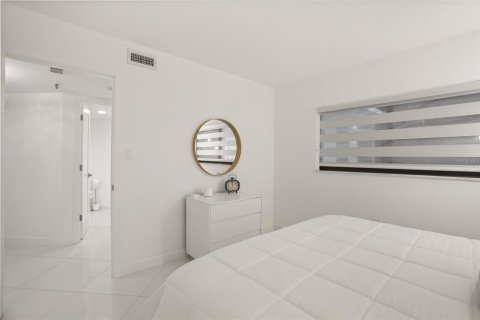 Condo in New Smyrna Beach, Florida, 2 bedrooms  № 2234793 - photo 14
