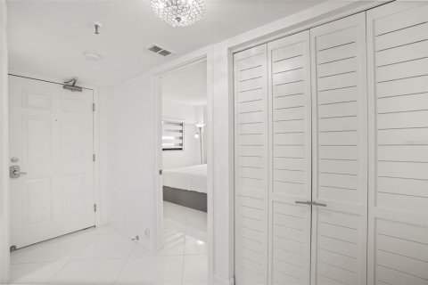 Condo in New Smyrna Beach, Florida, 2 bedrooms  № 2234793 - photo 10