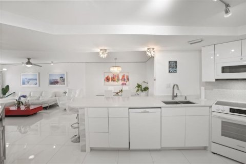 Condo in New Smyrna Beach, Florida, 2 bedrooms  № 2234793 - photo 7