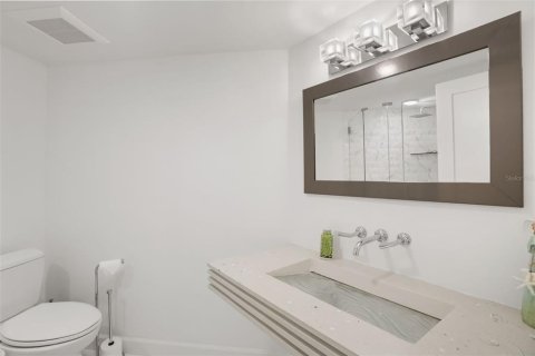 Condo in New Smyrna Beach, Florida, 2 bedrooms  № 2234793 - photo 11
