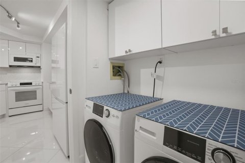 Condo in New Smyrna Beach, Florida, 2 bedrooms  № 2234793 - photo 20
