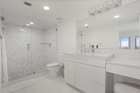 Condo in New Smyrna Beach, Florida, 2 bedrooms  № 2234793 - photo 18