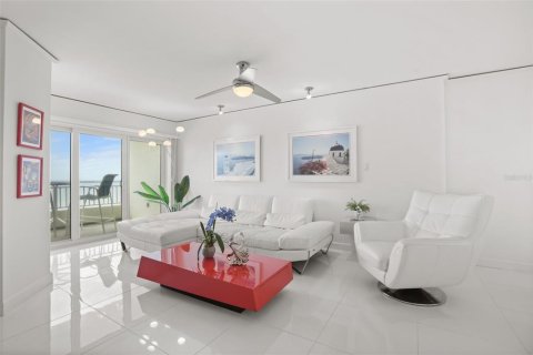 Condo in New Smyrna Beach, Florida, 2 bedrooms  № 2234793 - photo 3