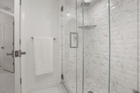 Condo in New Smyrna Beach, Florida, 2 bedrooms  № 2234793 - photo 12