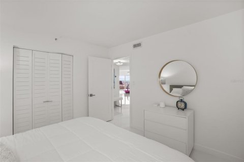 Condo in New Smyrna Beach, Florida, 2 bedrooms  № 2234793 - photo 15