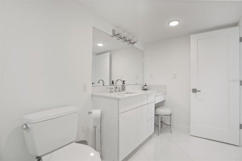 Condo in New Smyrna Beach, Florida, 2 bedrooms  № 2234793 - photo 19
