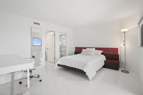 Condo in New Smyrna Beach, Florida, 2 bedrooms  № 2234793 - photo 16