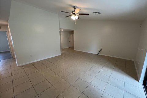House in Fort Myers, Florida 3 bedrooms, 141.4 sq.m. № 1917540 - photo 6