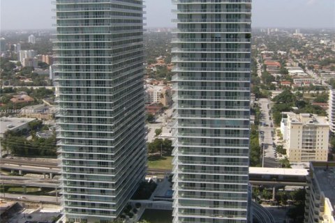 Condo in Miami, Florida, 2 bedrooms  № 1752030 - photo 2