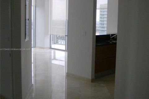 Condo in Miami, Florida, 2 bedrooms  № 1752030 - photo 3