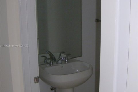 Condo in Miami, Florida, 2 bedrooms  № 1752030 - photo 14