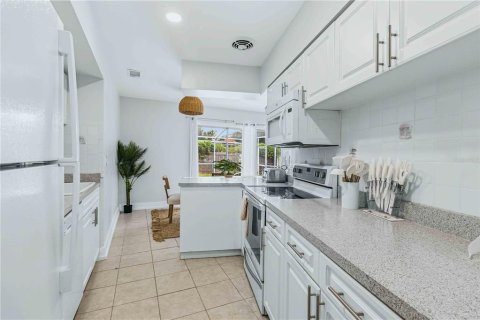 Villa ou maison à vendre à Tampa, Floride: 3 chambres, 117.06 m2 № 2405298 - photo 6