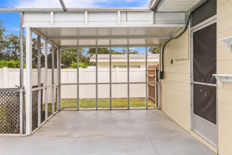 Villa ou maison à vendre à Tampa, Floride: 3 chambres, 117.06 m2 № 2405298 - photo 15